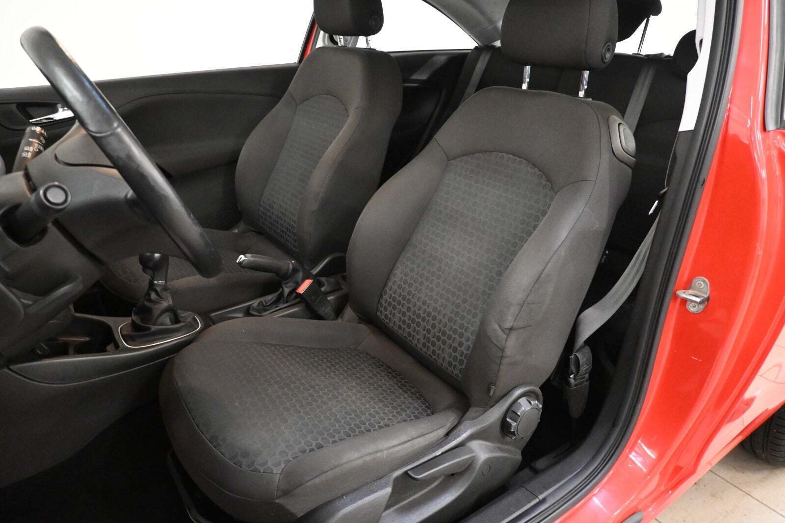 Rød Opel Corsa fra 2015