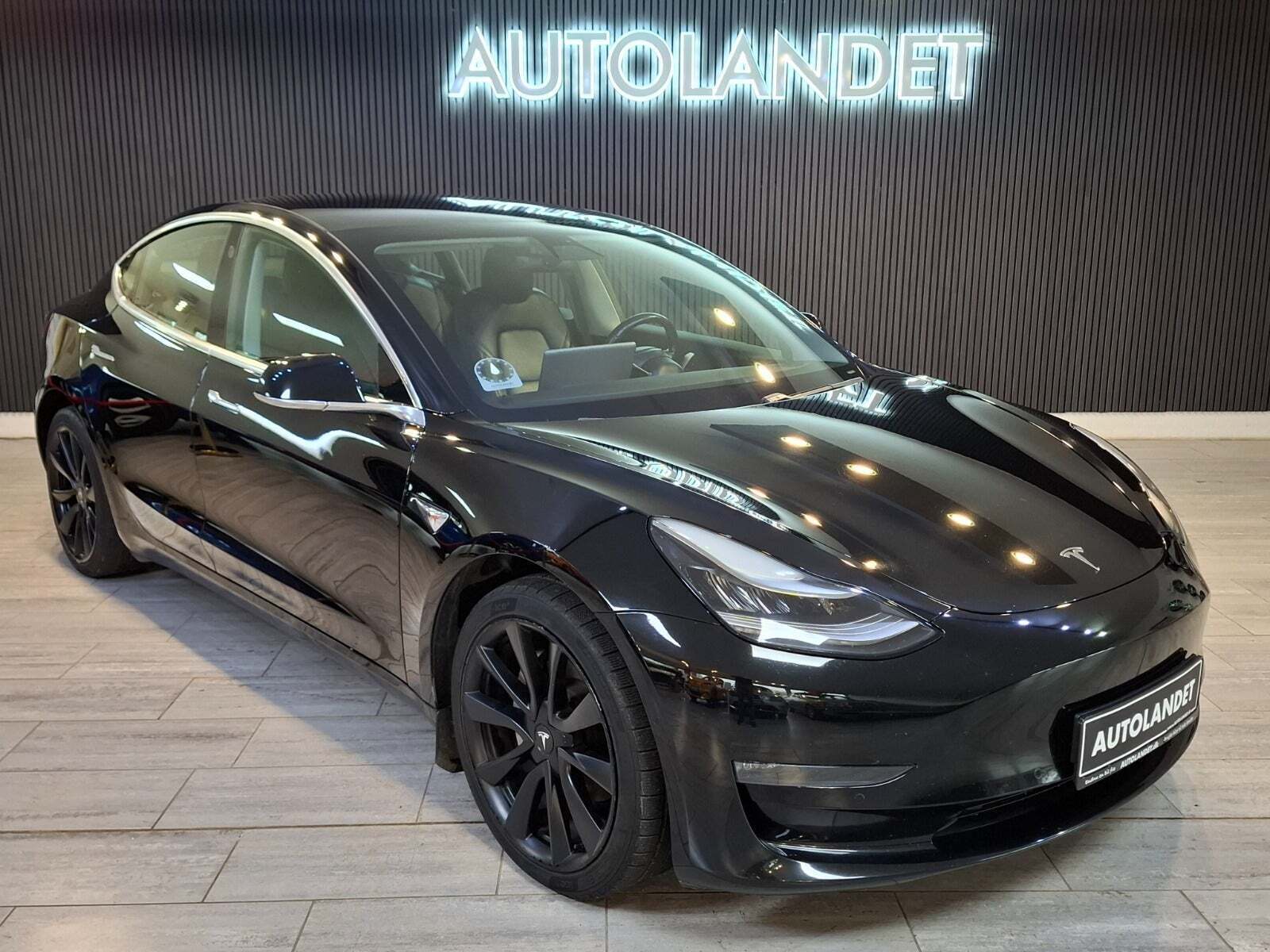 Tesla Model 3 Long Range AWD