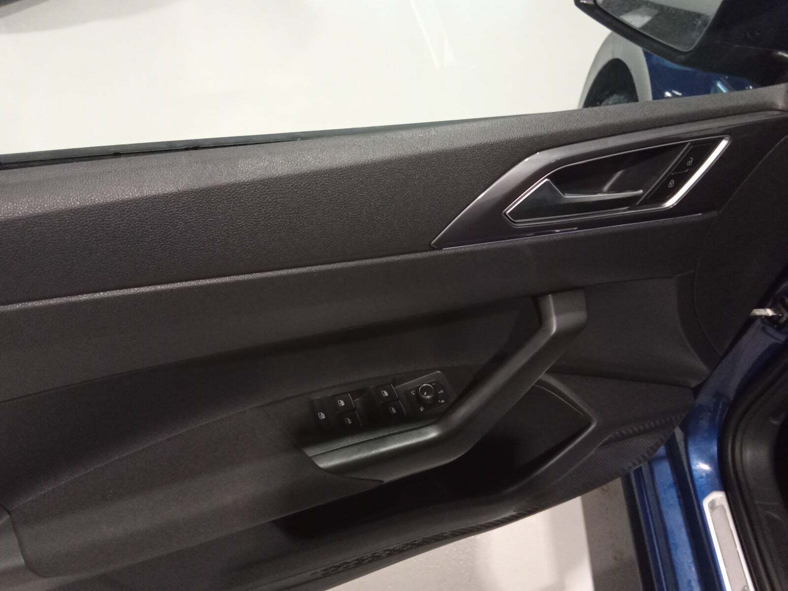 Blå VW Polo fra 2019