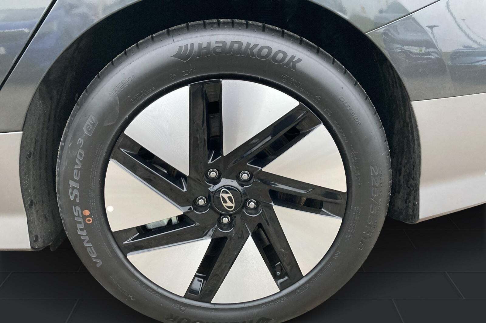 Grå Hyundai Ioniq 6 fra 2025