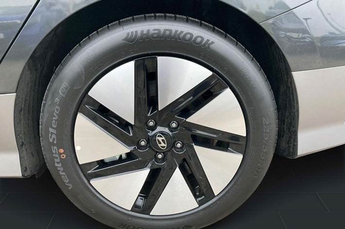 Grå Hyundai Ioniq 6 fra 2025