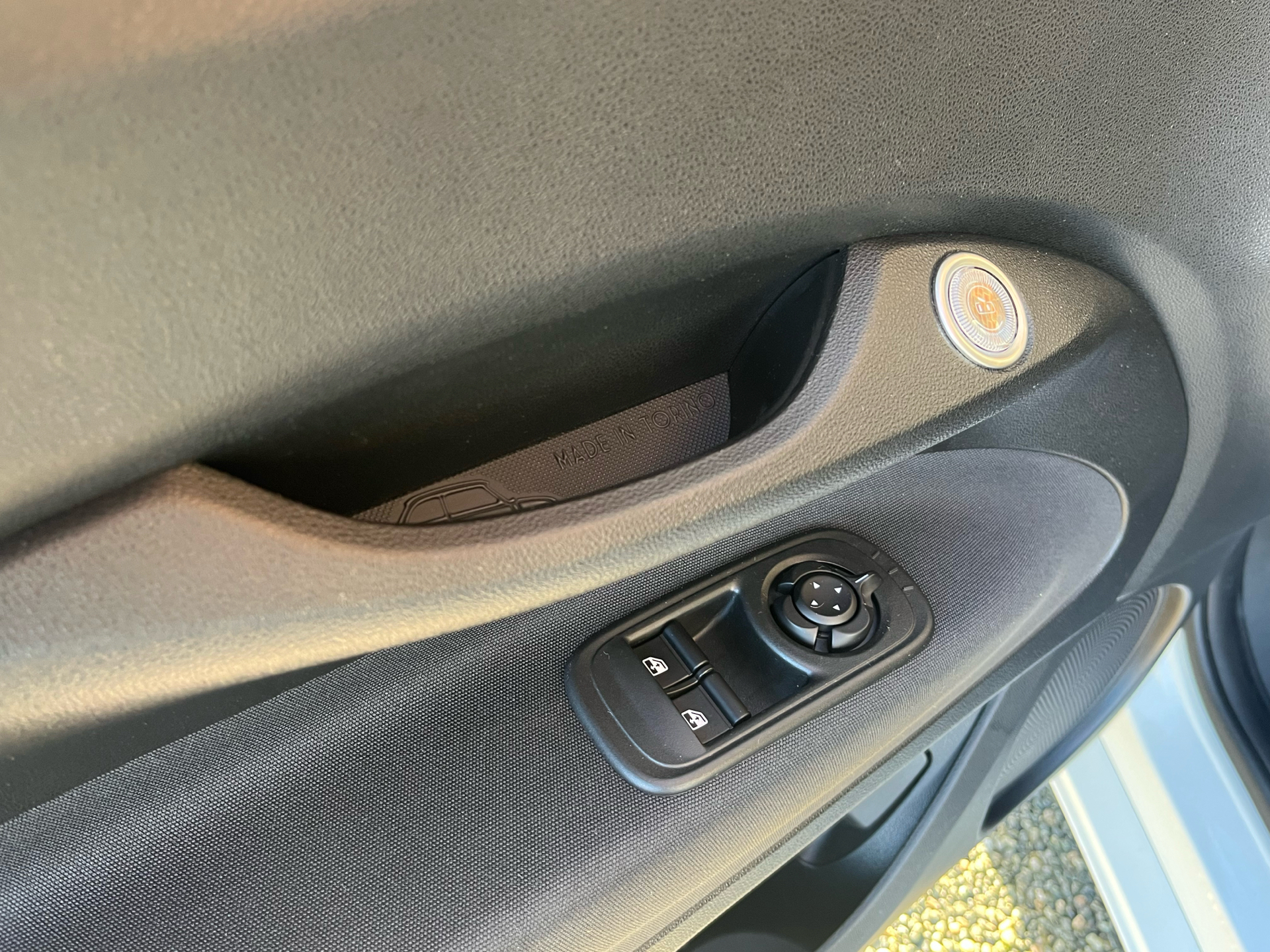 Hvid Fiat 500e fra 2023