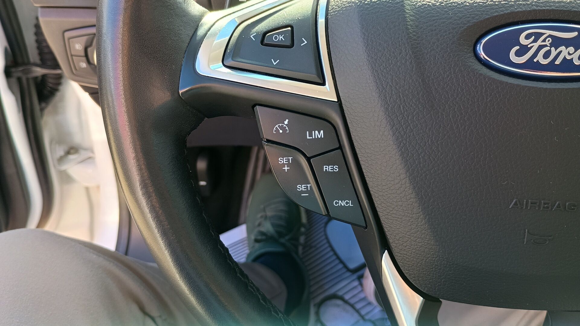 Hvid Ford Mondeo fra 2016