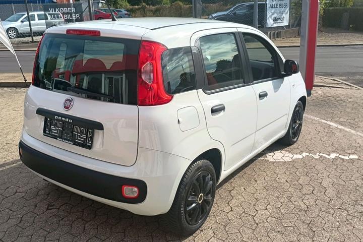 Hvid Fiat Panda fra 2016 set udefra