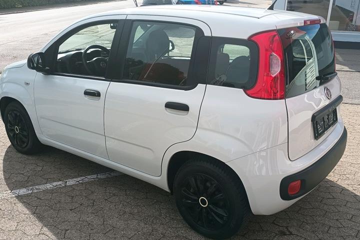 Hvid Fiat Panda fra 2016 set udefra