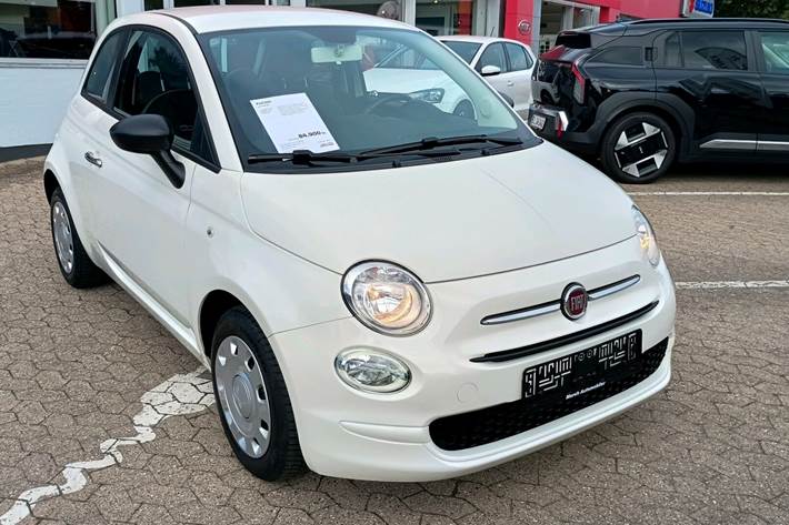 Beige Fiat 500 fra 2018 set udefra