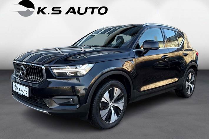 Sort Volvo XC40 fra 2021 set udefra