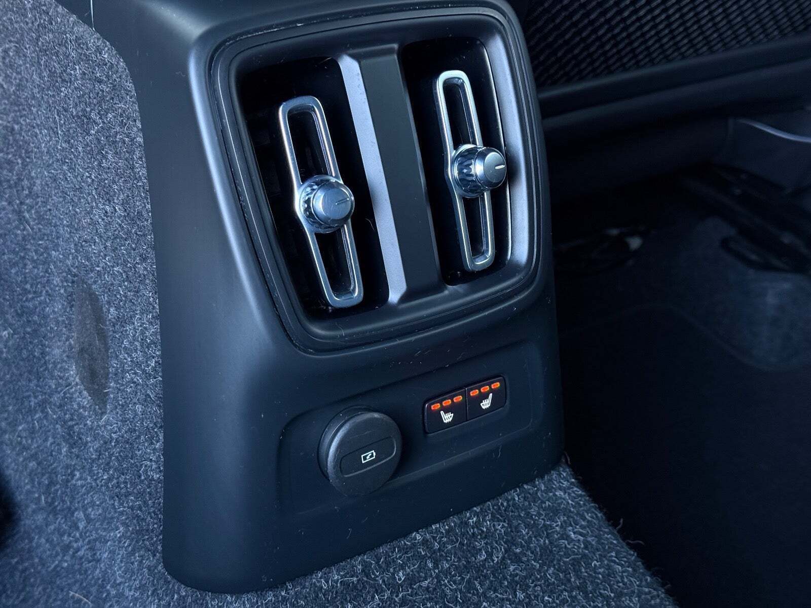 Sort Volvo XC40 fra 2021