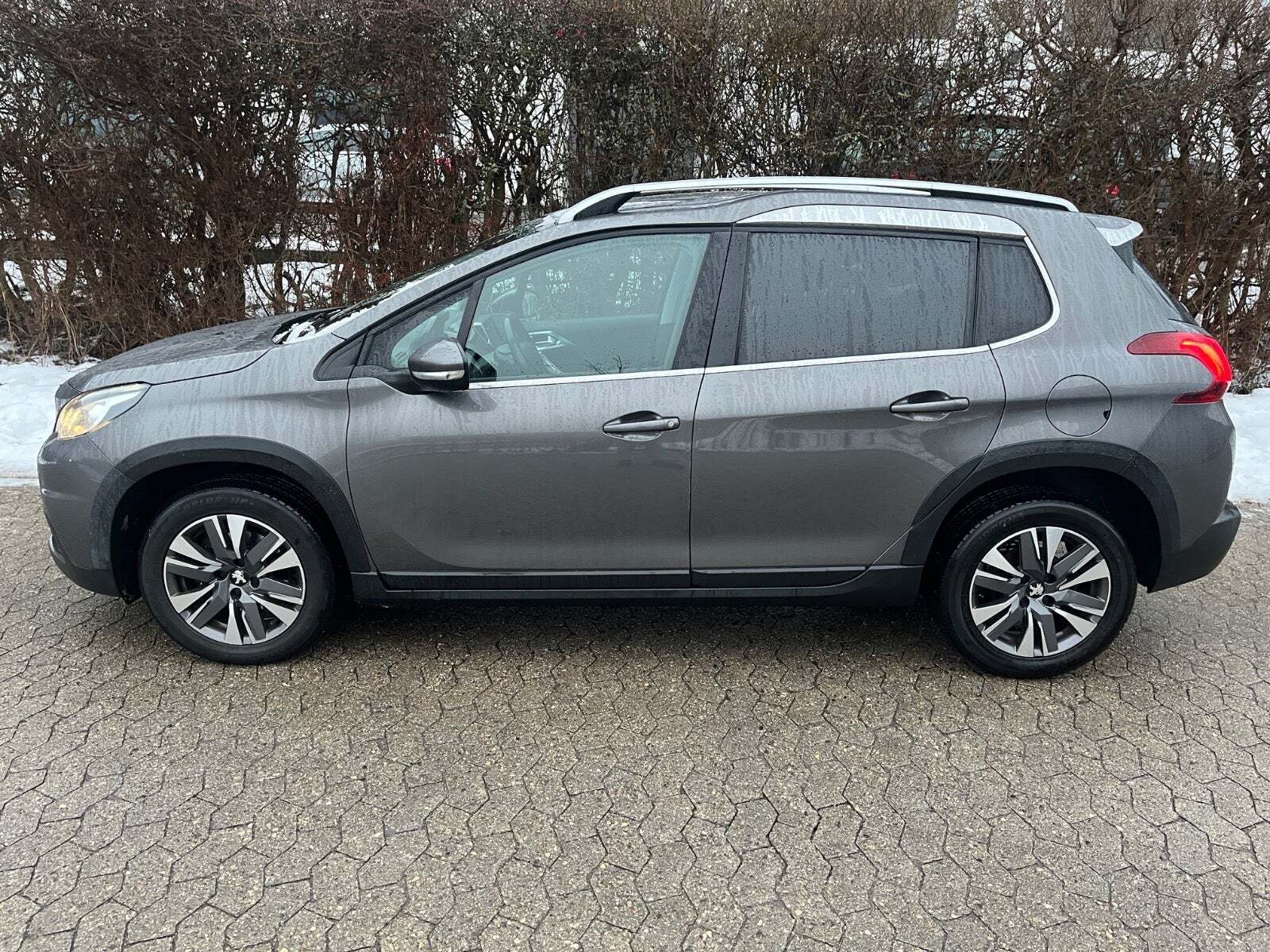 Peugeot 2008 1,2 e-THP 110 Allure