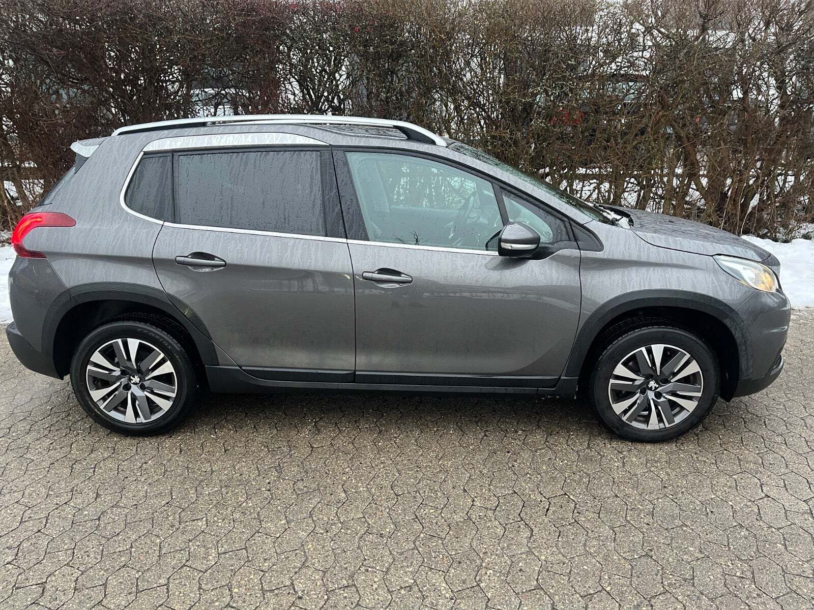 Peugeot 2008 1,2 e-THP 110 Allure