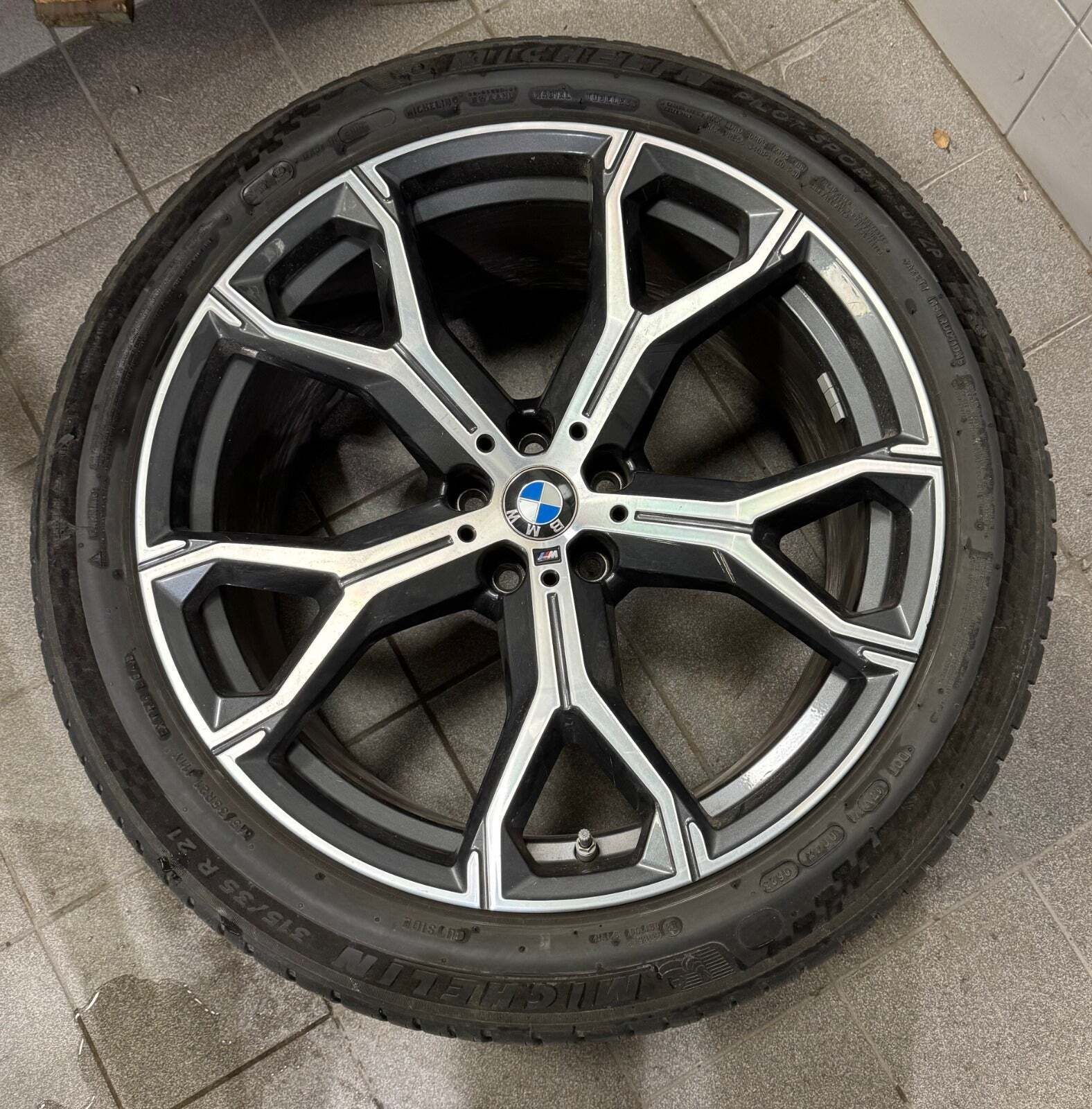 Sort BMW X5 fra 2021