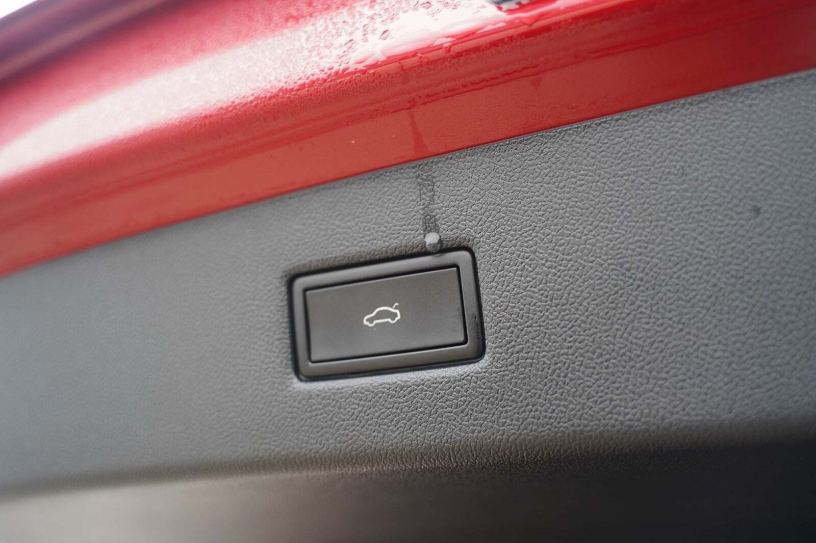 Rød Ford Explorer fra 2024