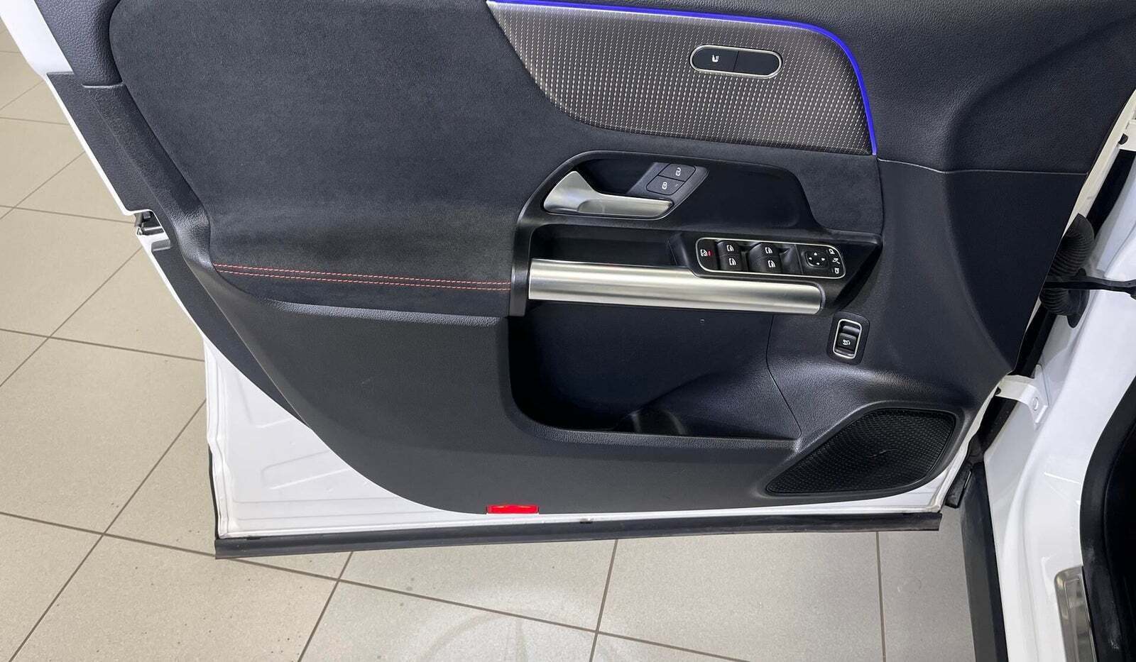 Hvid Mercedes EQA250 fra 2021