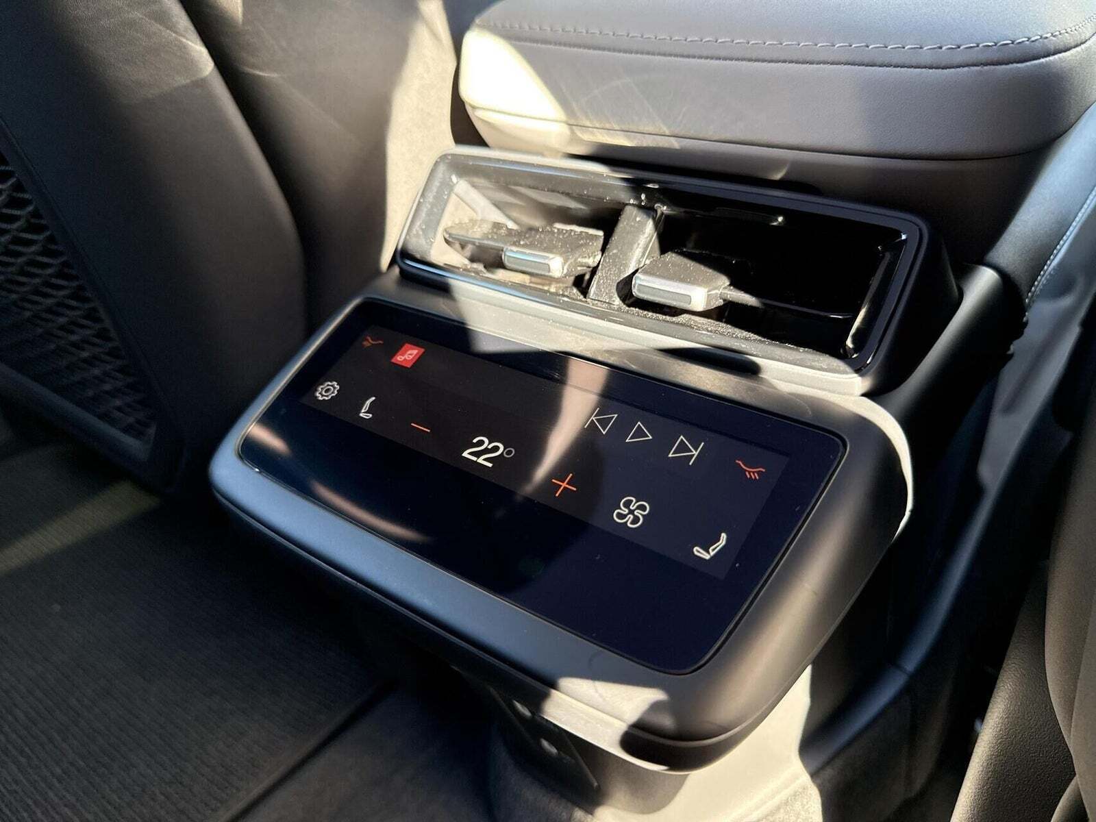 Sort Polestar 4 fra 2026