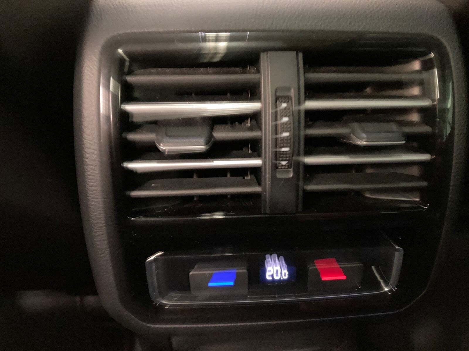 Sølv VW Passat fra 2018