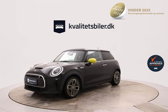 Sort Mini Cooper fra 2021 set udefra