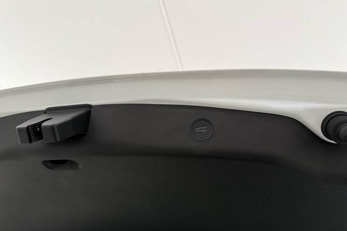 Hvid Tesla Model 3 fra 2022