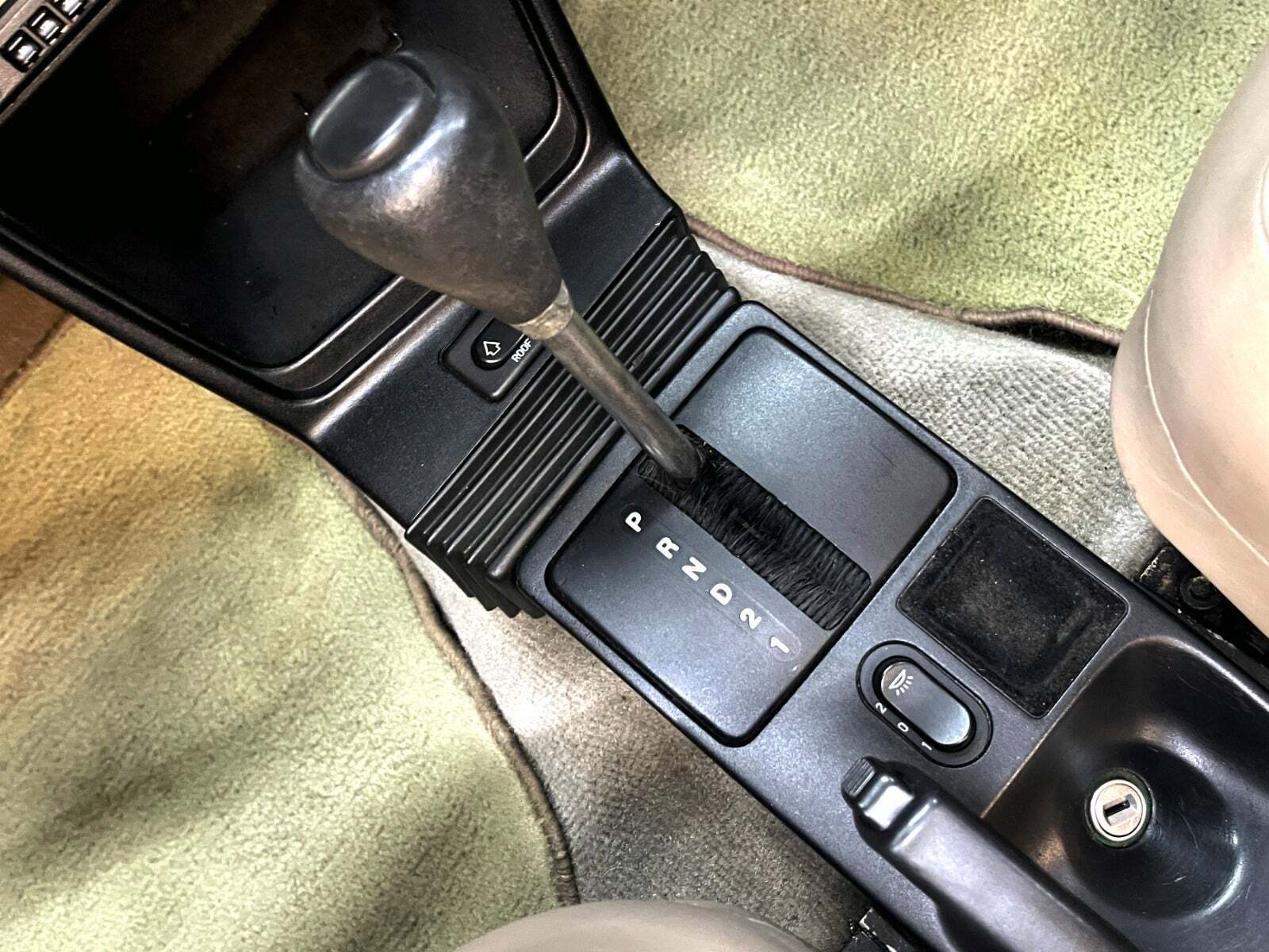 Sort Saab 900i fra 1992