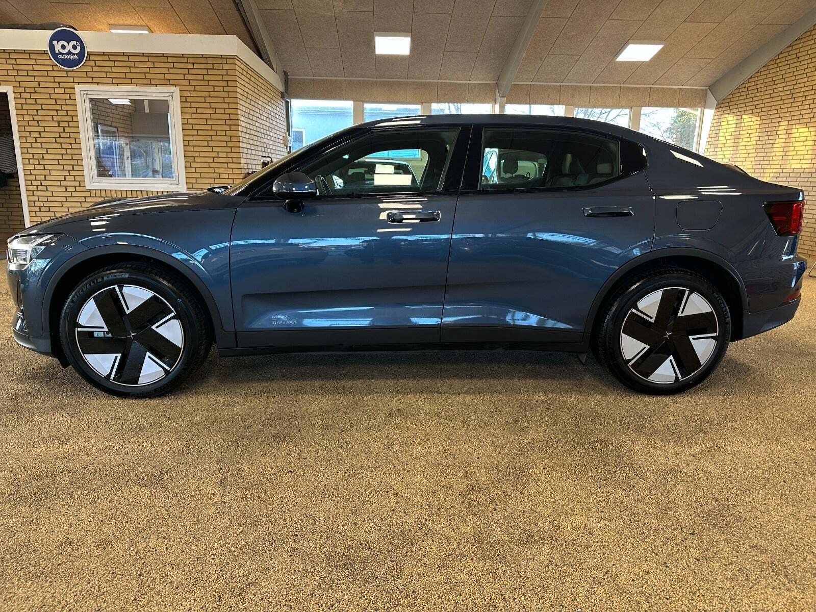 Blå Polestar 2 fra 2025