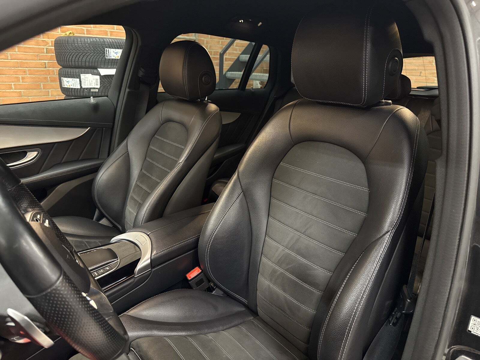 Grå Mercedes EQC400 fra 2021