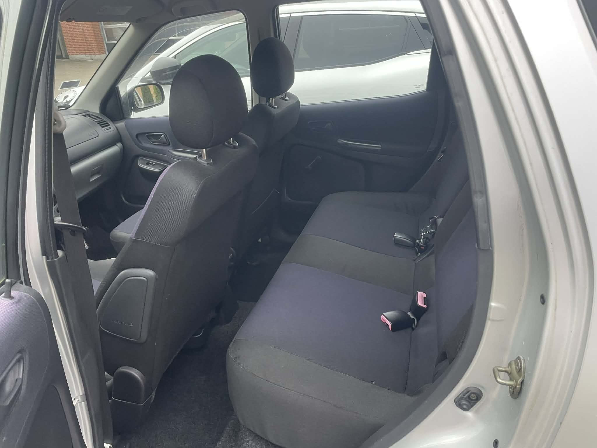 Sølv Suzuki Ignis fra 2004