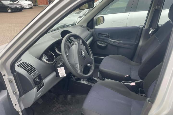 Sølv Suzuki Ignis fra 2004