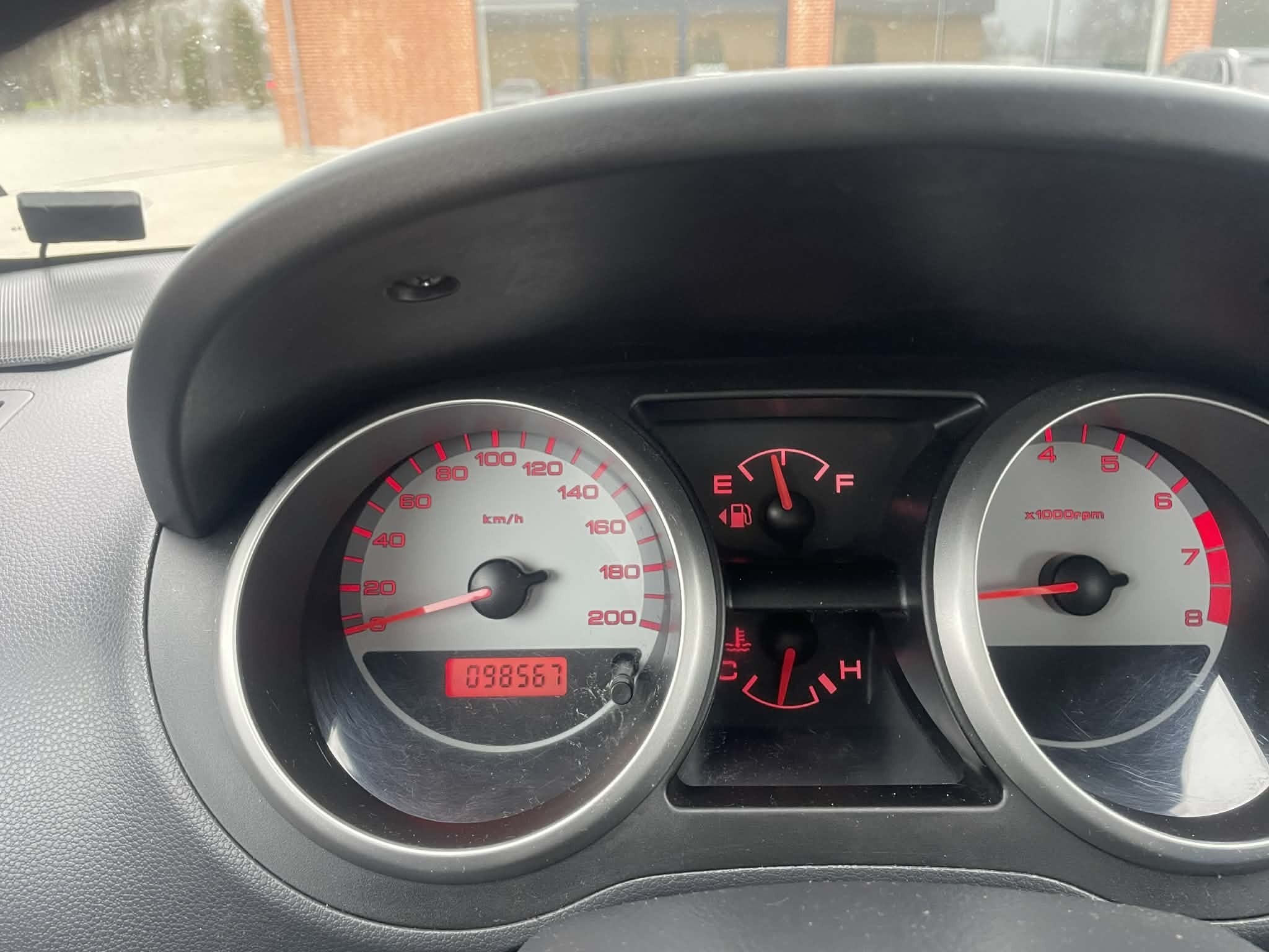 Sølv Suzuki Ignis fra 2004