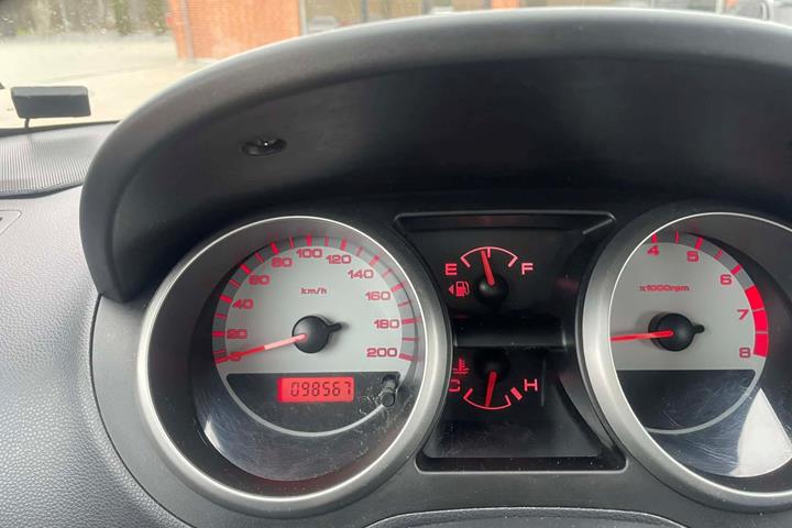 Sølv Suzuki Ignis fra 2004