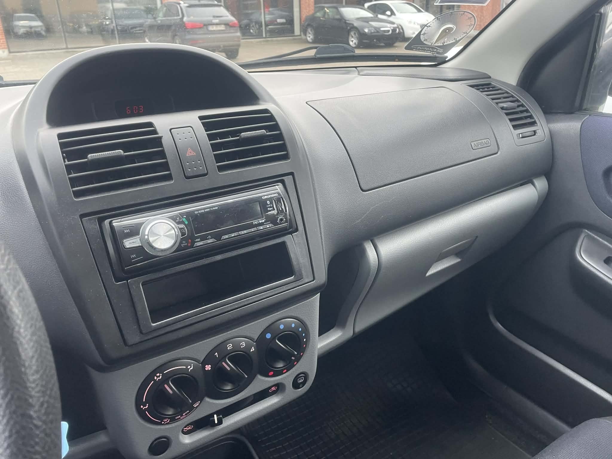 Sølv Suzuki Ignis fra 2004