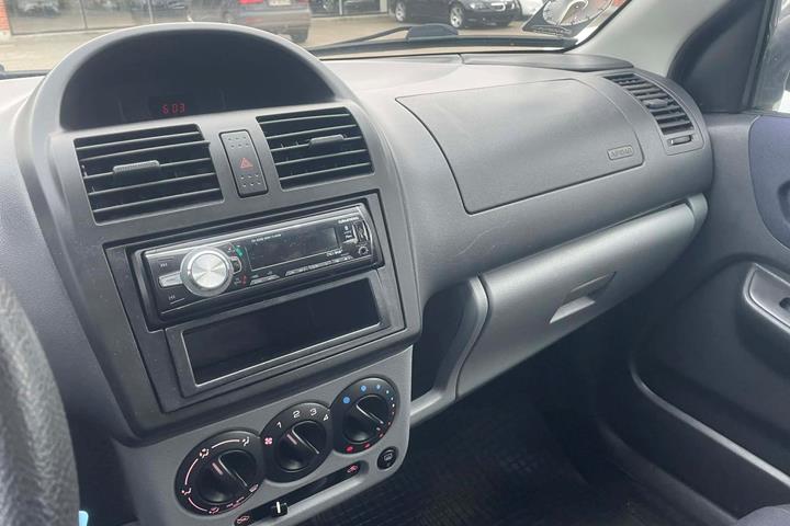 Sølv Suzuki Ignis fra 2004