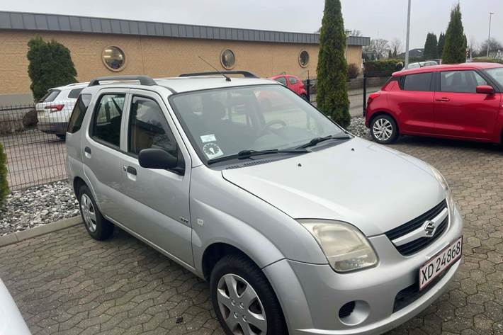 Sølv Suzuki Ignis fra 2004