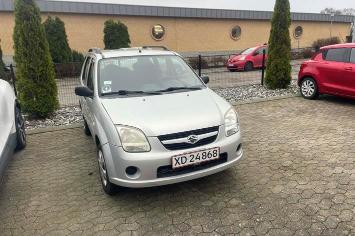 Sølv Suzuki Ignis fra 2004