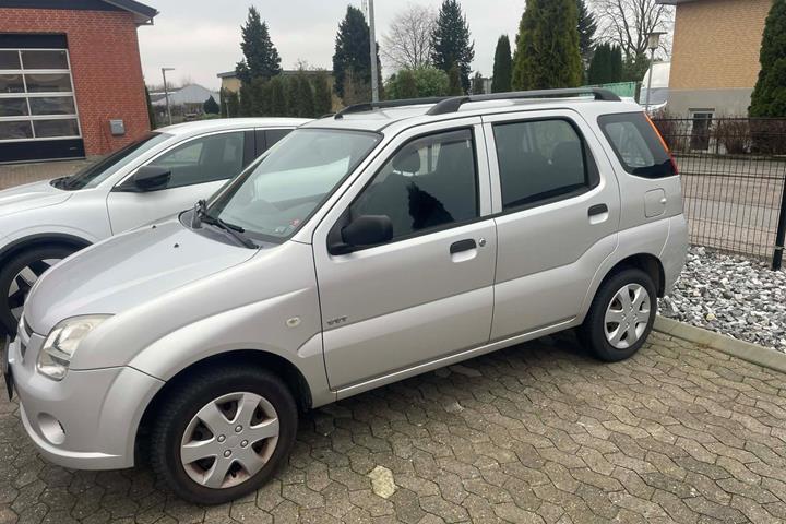 Sølv Suzuki Ignis fra 2004