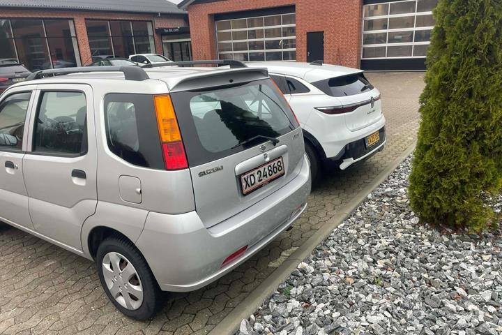 Sølv Suzuki Ignis fra 2004