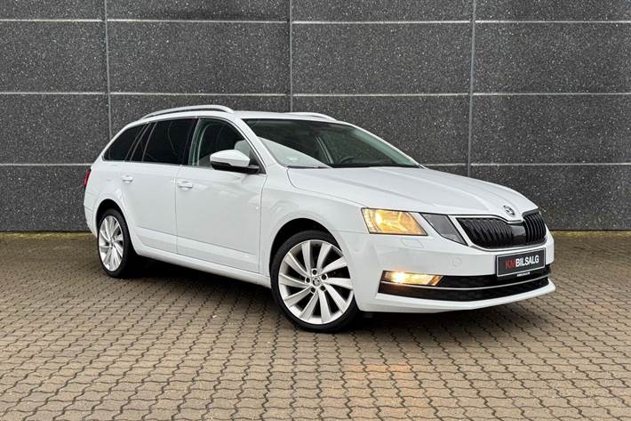 Hvid Skoda Octavia fra 2018 set udefra