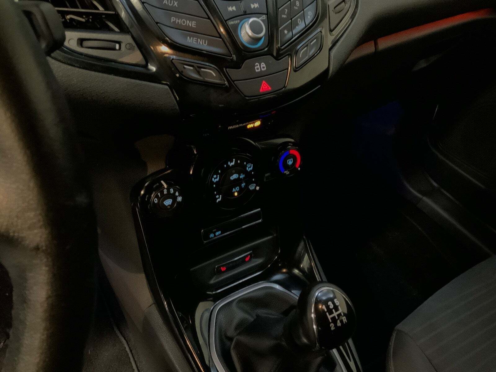 Hvid Ford Fiesta fra 2014