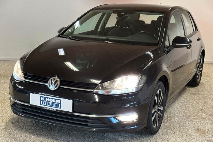 Sort VW Golf VII fra 2019 set udefra