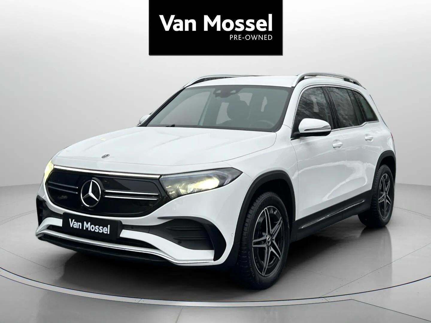 Hvid Mercedes EQB250 fra 2023