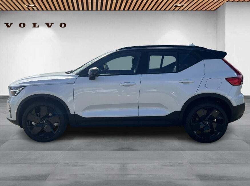 Volvo EX40 Extended Range Black Edition