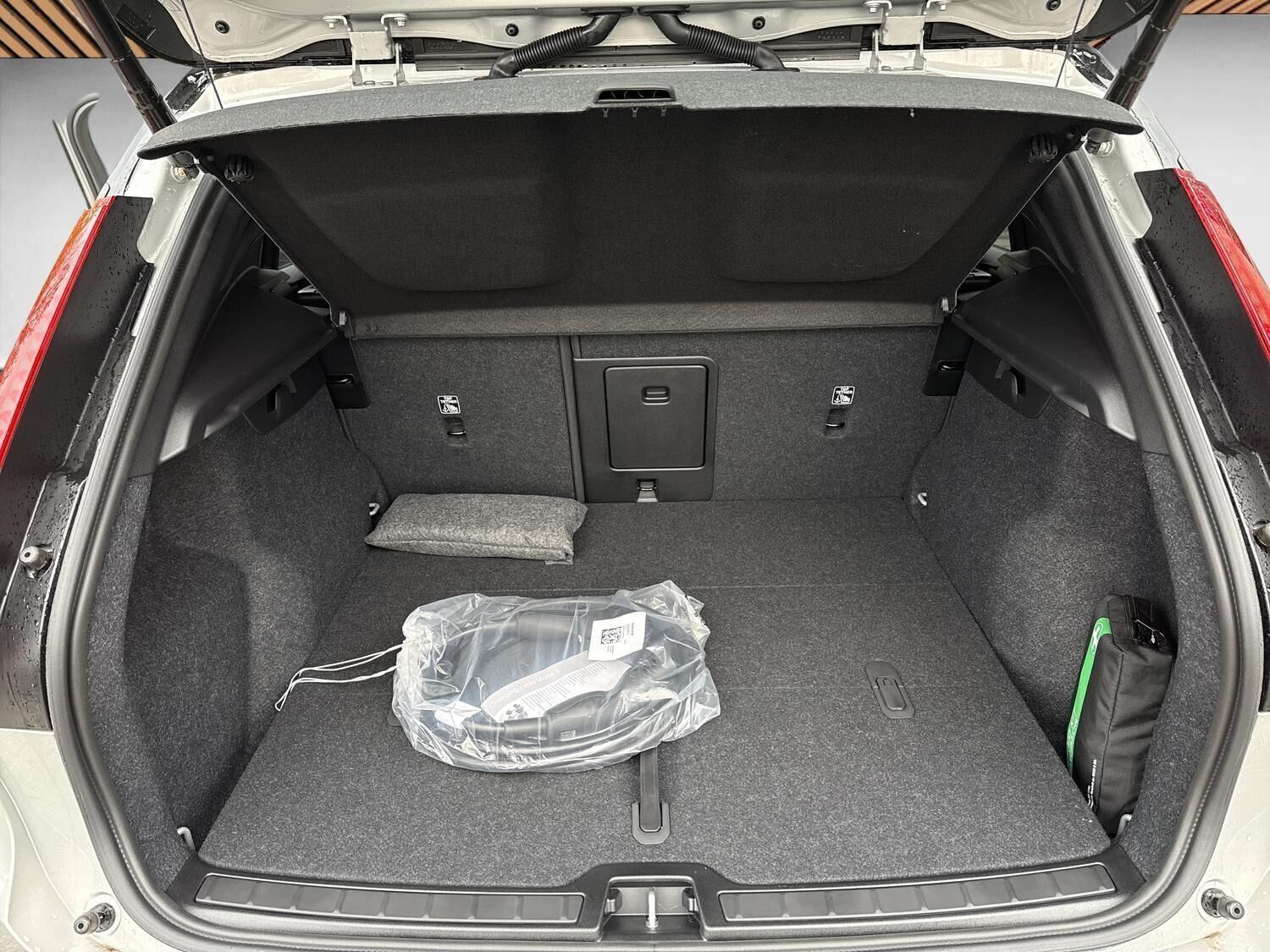 Hvid Volvo EX40 fra 2026