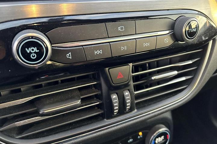 Sort Ford Kuga fra 2021