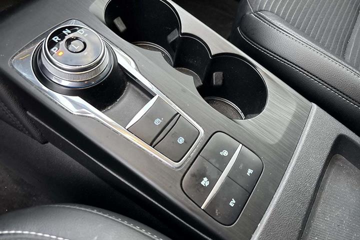 Sort Ford Kuga fra 2021