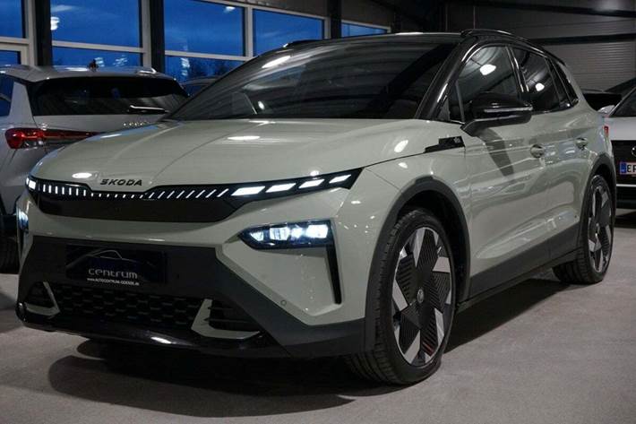 Grøn Skoda Elroq fra 2025 set udefra
