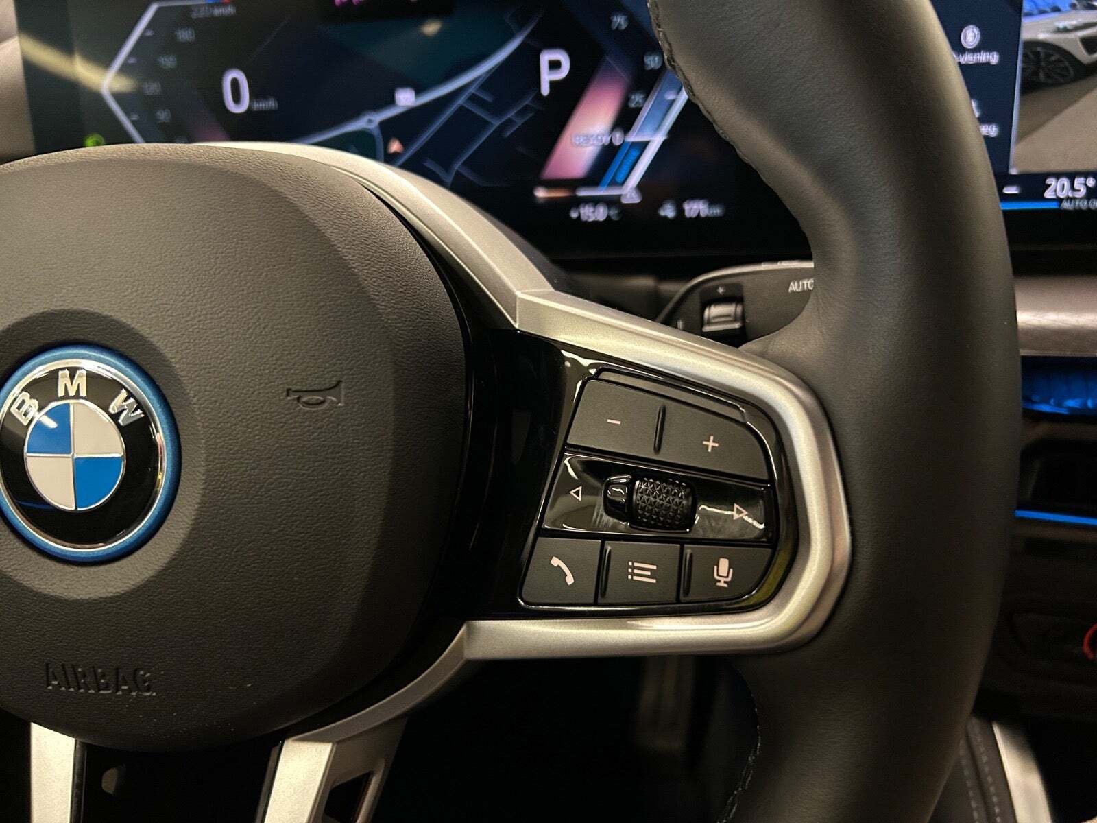 Grå BMW i4 fra 2025