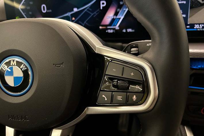 Grå BMW i4 fra 2025