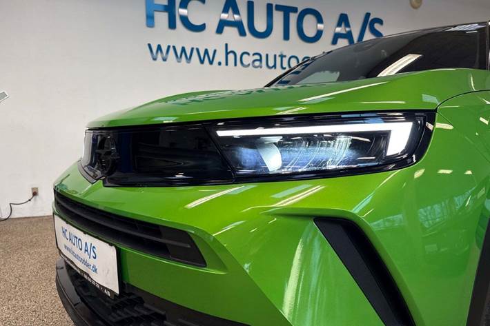 Grøn Opel Mokka-e fra 2023