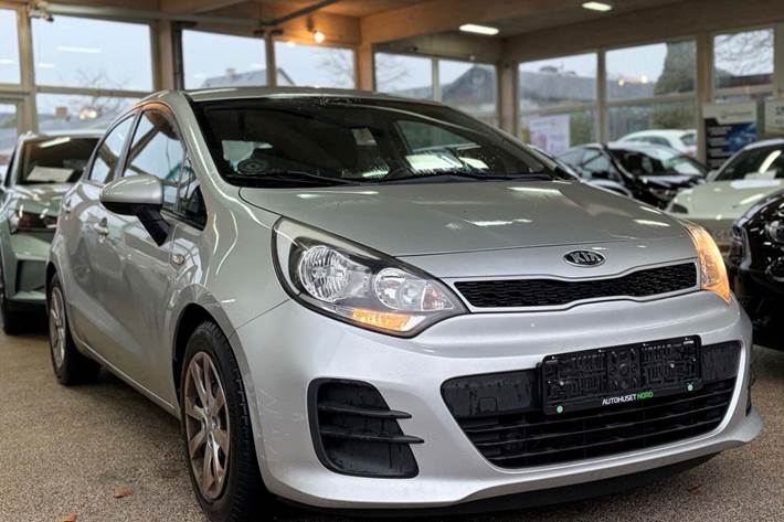 Hvid Kia Rio fra 2015
