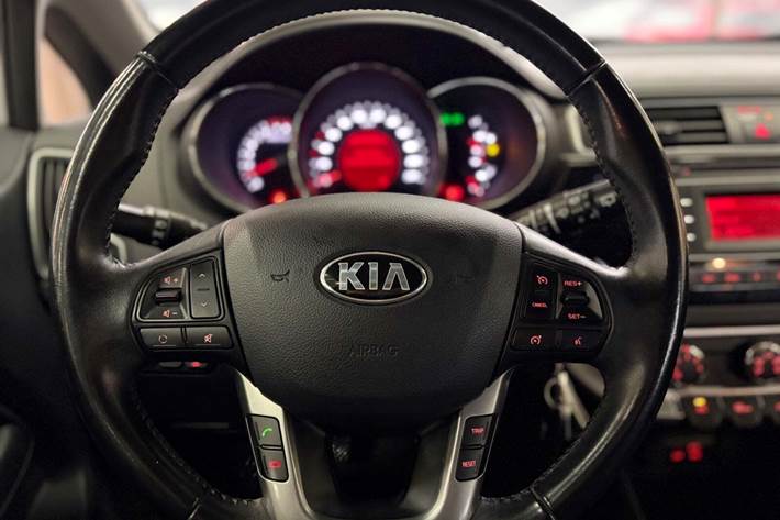 Hvid Kia Rio fra 2015
