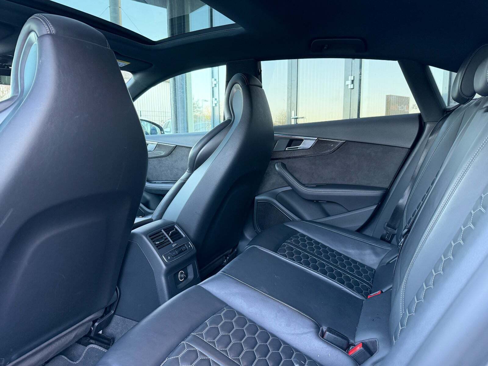 Grå Audi RS5 fra 2019