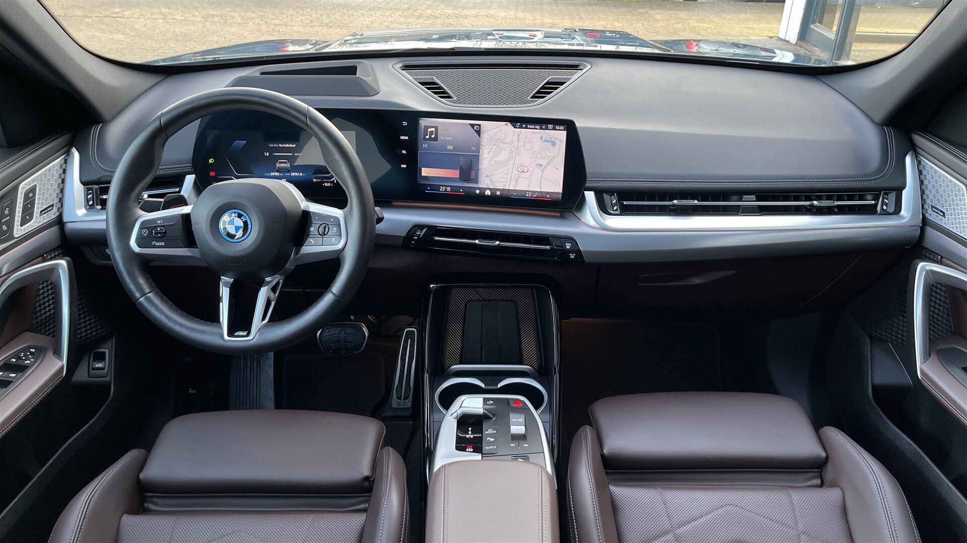 Grøn BMW iX1 fra 2024